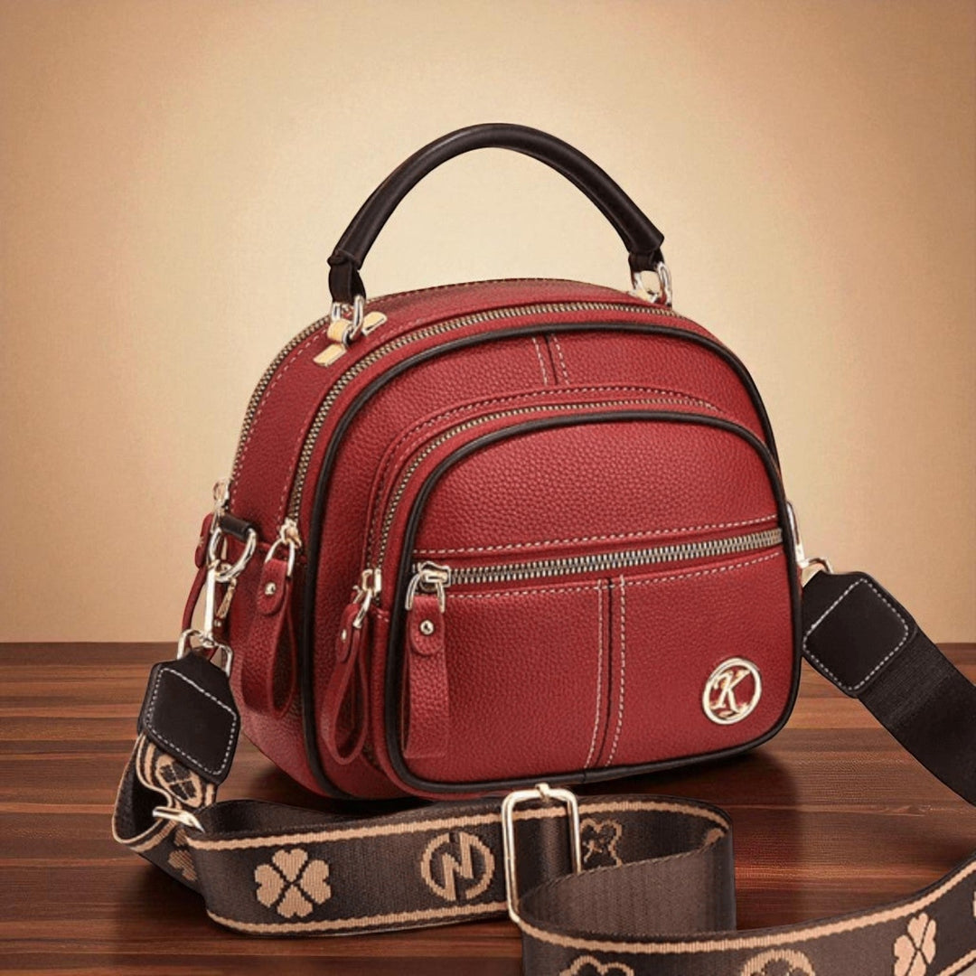 Brigit's timeless sophistication | Stylish bag with shoulder strap